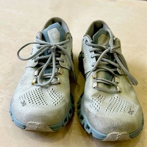 On cloud light blue running sneaker